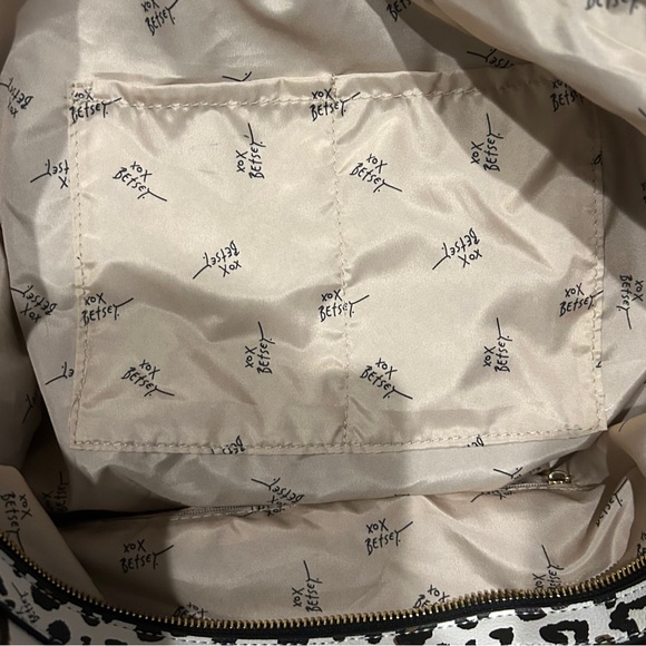 BETSEY JOHNSON XOSPEEDY LEOPARD HEARTS DUFFLE BAG - Picture 13 of 14